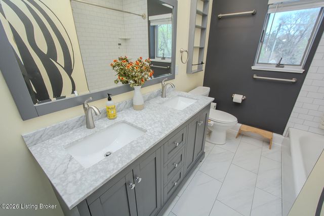 2126 Village Dr APT 12, Louisville, KY 40205