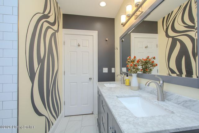 2126 Village Dr APT 12, Louisville, KY 40205