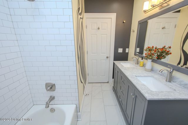 2126 Village Dr APT 12, Louisville, KY 40205