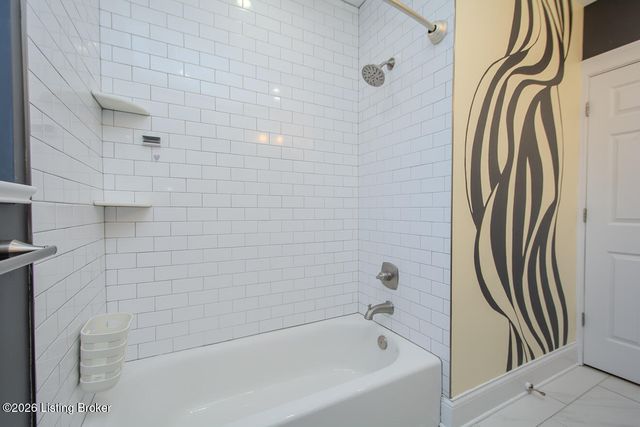 2126 Village Dr APT 12, Louisville, KY 40205