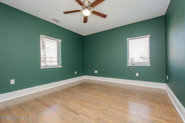 2126 Village Dr APT 12, Louisville, KY 40205