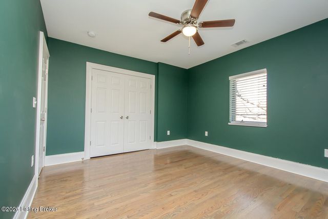 2126 Village Dr APT 12, Louisville, KY 40205