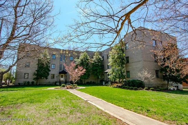 2126 Village Dr APT 12, Louisville, KY 40205