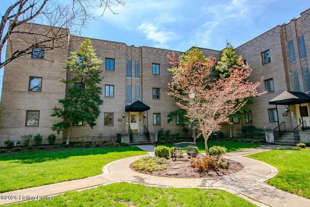 2126 Village Dr APT 12, Louisville, KY 40205