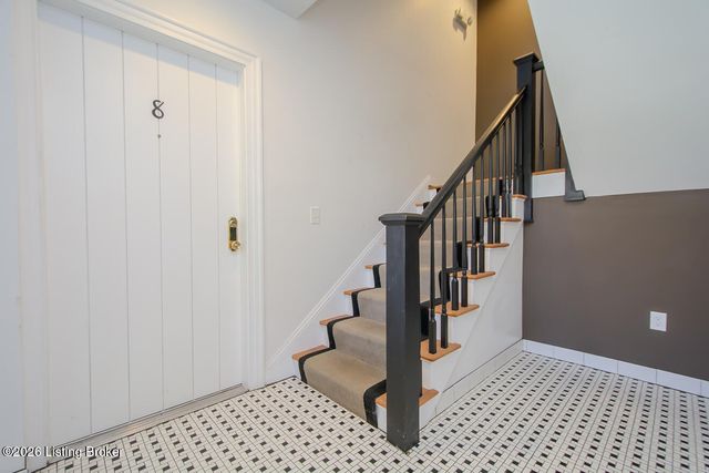 2126 Village Dr APT 12, Louisville, KY 40205