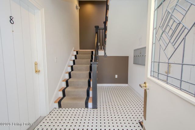 2126 Village Dr APT 12, Louisville, KY 40205