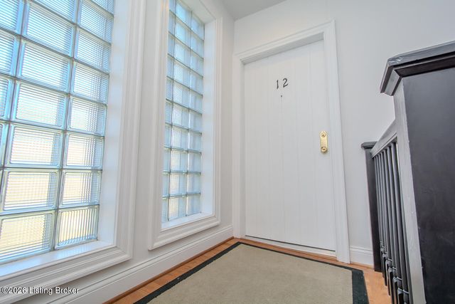 2126 Village Dr APT 12, Louisville, KY 40205