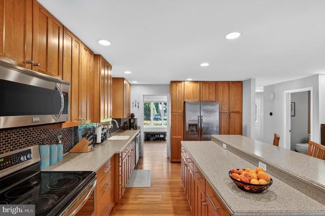 10207 ANTIETAM AVE, Fairfax, VA 22030