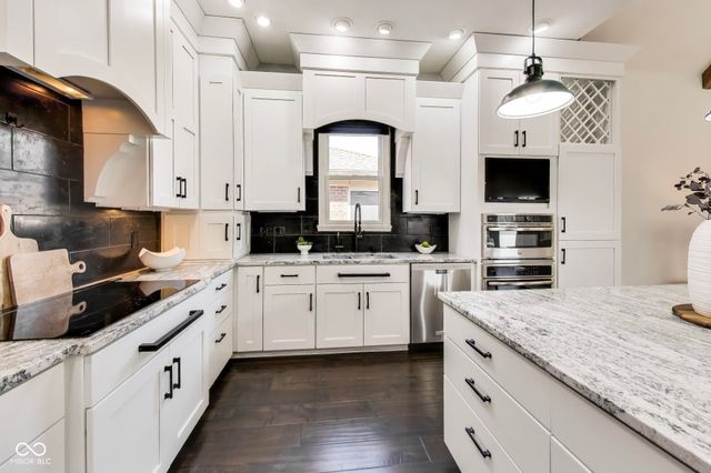 12621 Treaty Line Street, Carmel, IN 46032