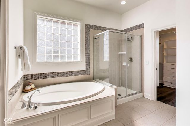 12621 Treaty Line Street, Carmel, IN 46032