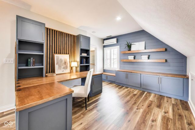 12621 Treaty Line Street, Carmel, IN 46032
