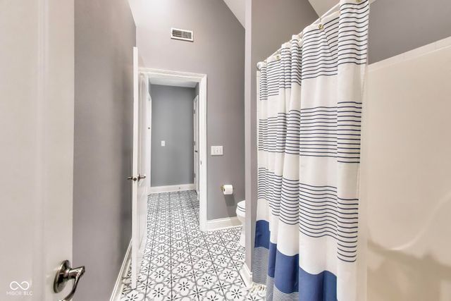 12621 Treaty Line Street, Carmel, IN 46032