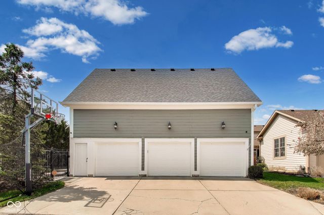12621 Treaty Line Street, Carmel, IN 46032
