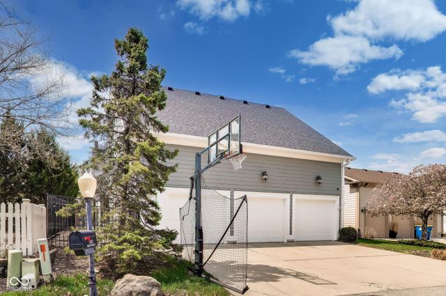 12621 Treaty Line Street, Carmel, IN 46032