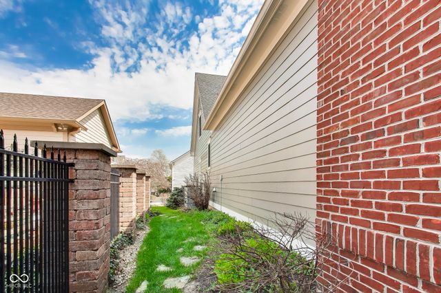 12621 Treaty Line Street, Carmel, IN 46032