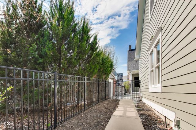 12621 Treaty Line Street, Carmel, IN 46032