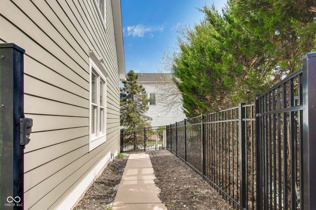 12621 Treaty Line Street, Carmel, IN 46032