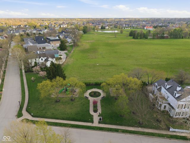 12621 Treaty Line Street, Carmel, IN 46032