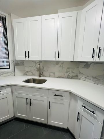 2200 E Tremont Avenue TH, Bronx, NY 10462