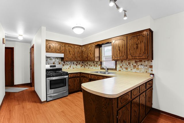 9221 Raymond Avenue, Oak Lawn, IL 60453