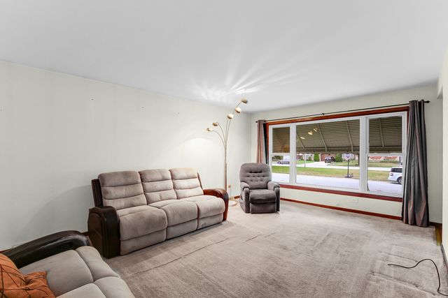 9221 Raymond Avenue, Oak Lawn, IL 60453