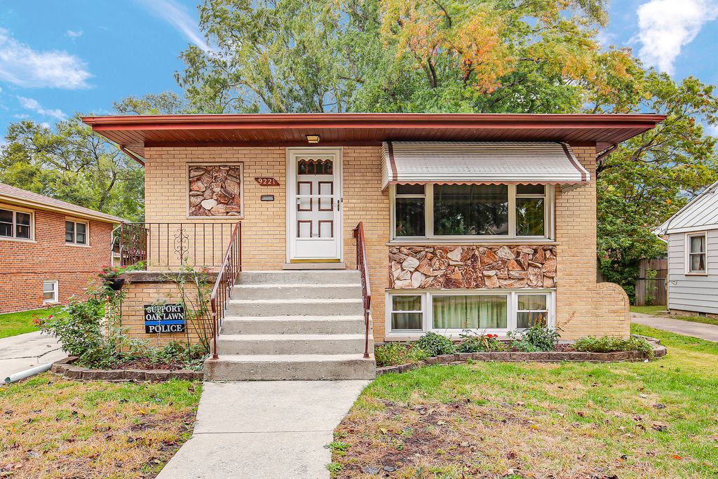 9221 Raymond Avenue, Oak Lawn, IL 60453