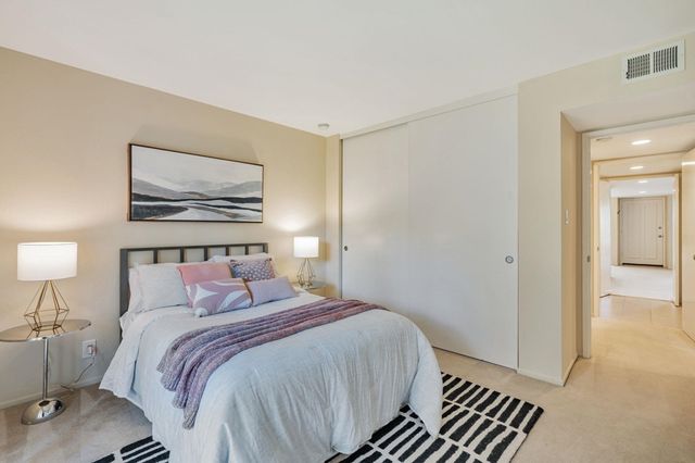 675 675 Sharon Park Dr 245, Menlo Park, CA 94025