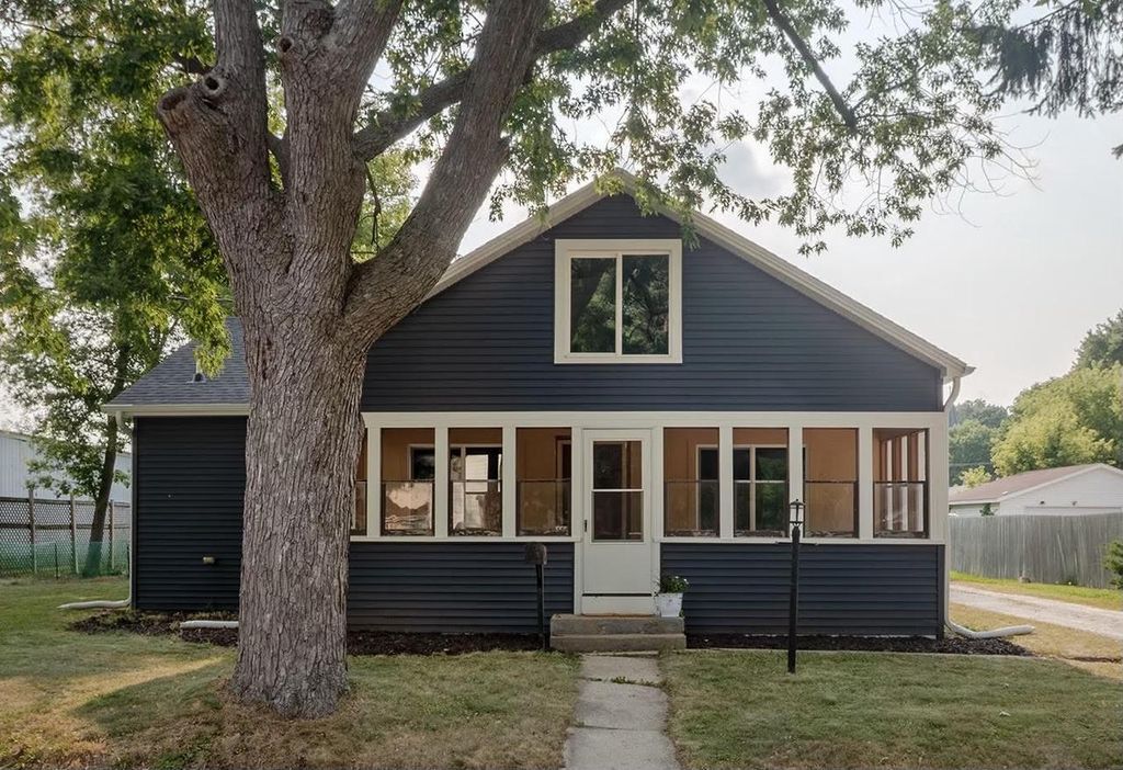 359 Prospect AVENUE, Hartland, WI 53029