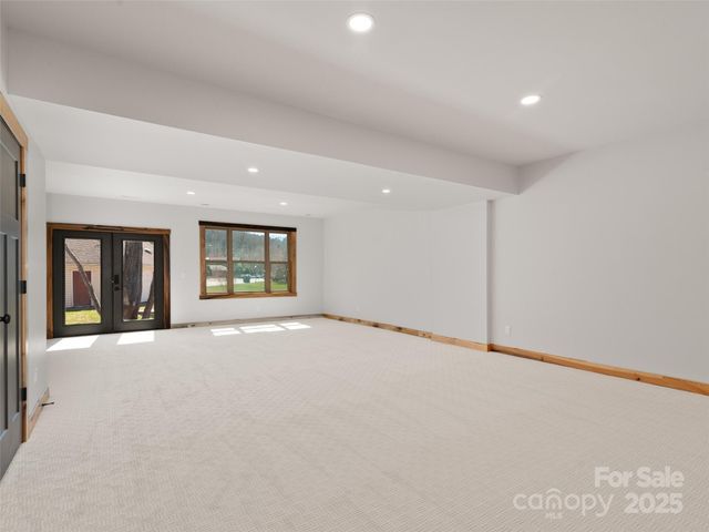 292 County Road, Waynesville, NC 28785