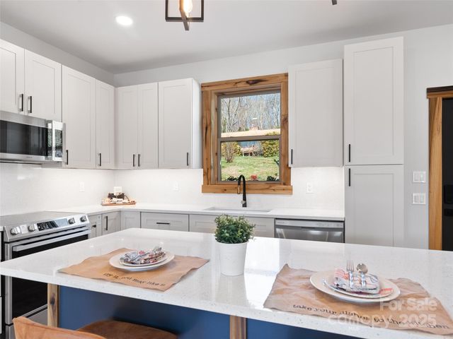 292 County Road, Waynesville, NC 28785