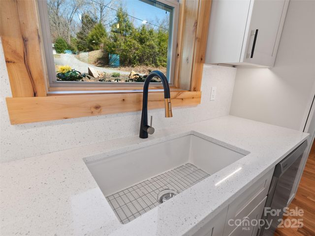 292 County Road, Waynesville, NC 28785