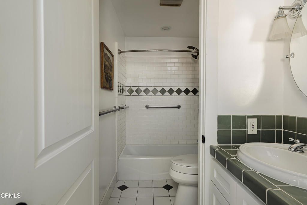 Image 20 of property listing at 1892 N Marengo Avenue, Pasadena, CA 91103