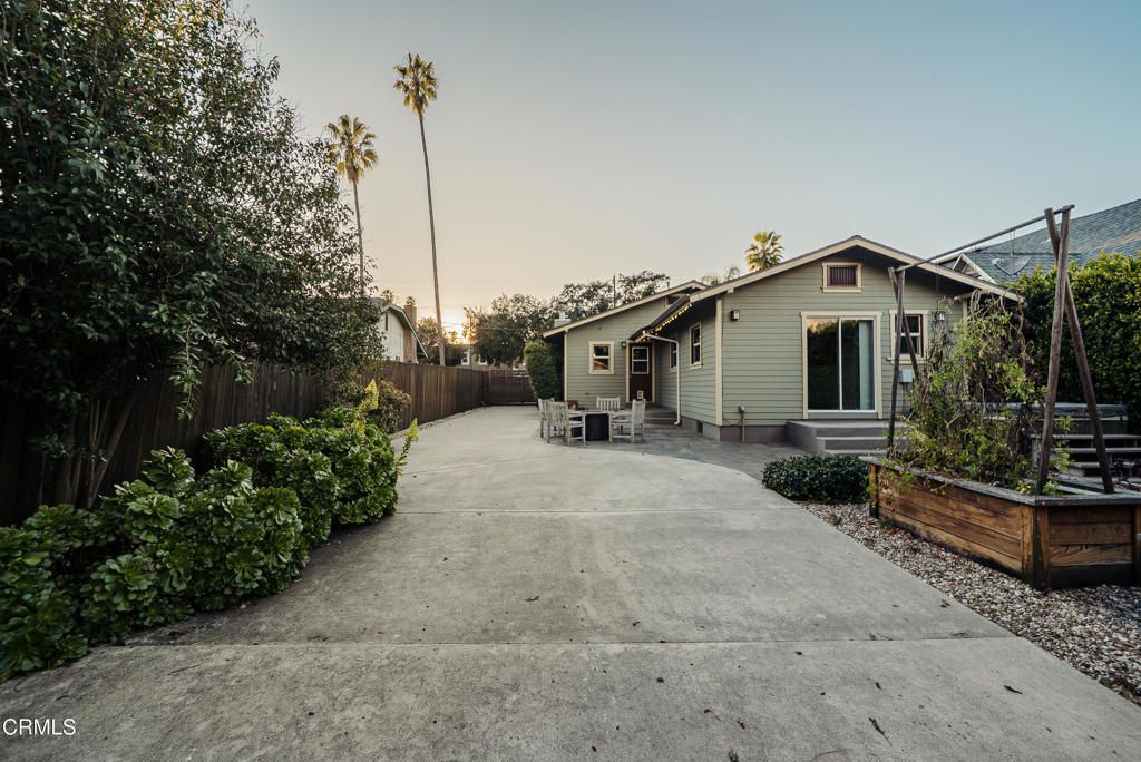 Image 34 of property listing at 1892 N Marengo Avenue, Pasadena, CA 91103