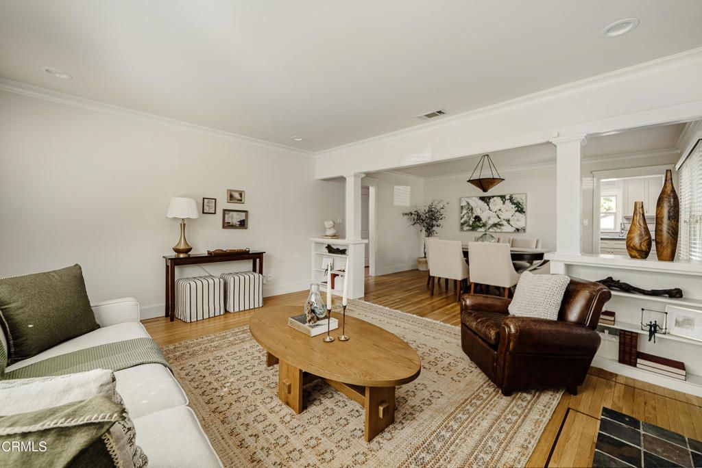 Image 7 of property listing at 1892 N Marengo Avenue, Pasadena, CA 91103