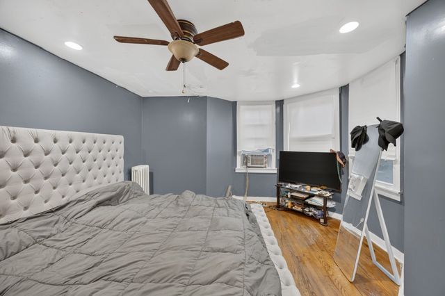 8956 S Dauphin Avenue, Chicago, IL 60619