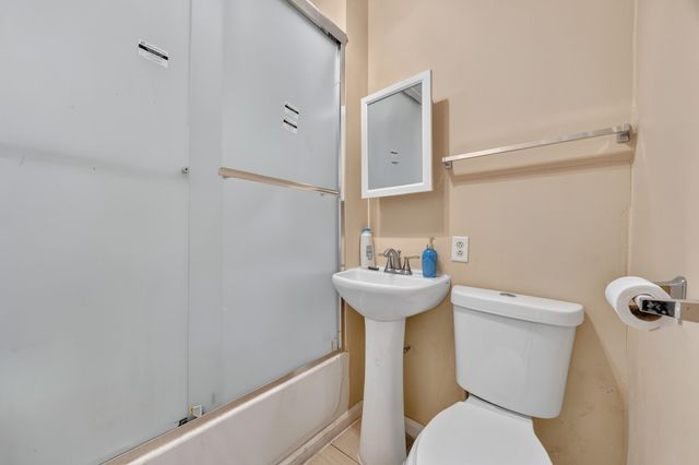 8956 S Dauphin Avenue, Chicago, IL 60619