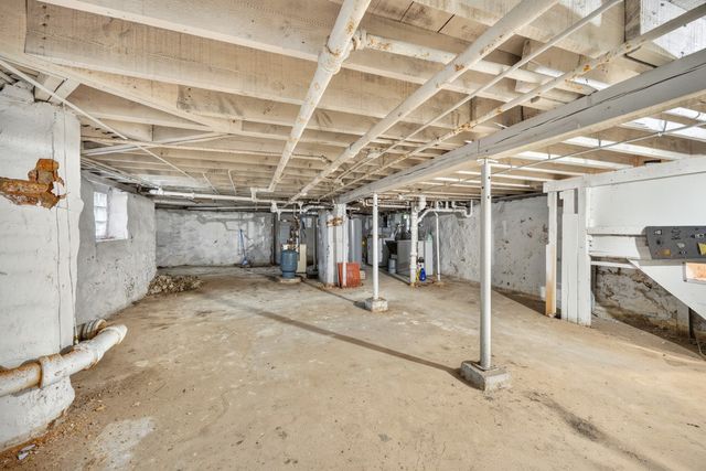 8956 S Dauphin Avenue, Chicago, IL 60619