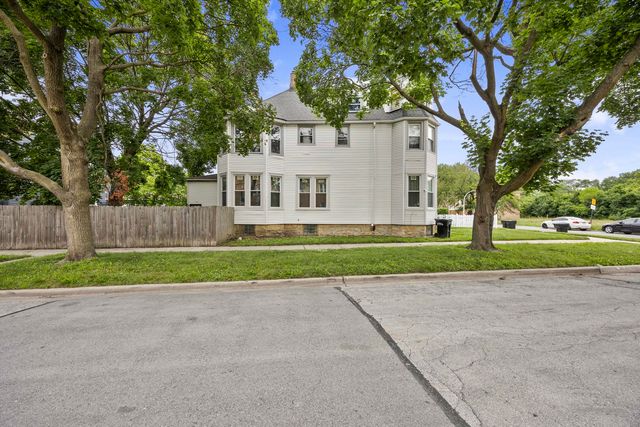8956 S Dauphin Avenue, Chicago, IL 60619