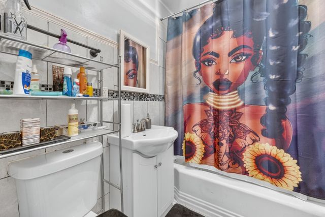 8956 S Dauphin Avenue, Chicago, IL 60619