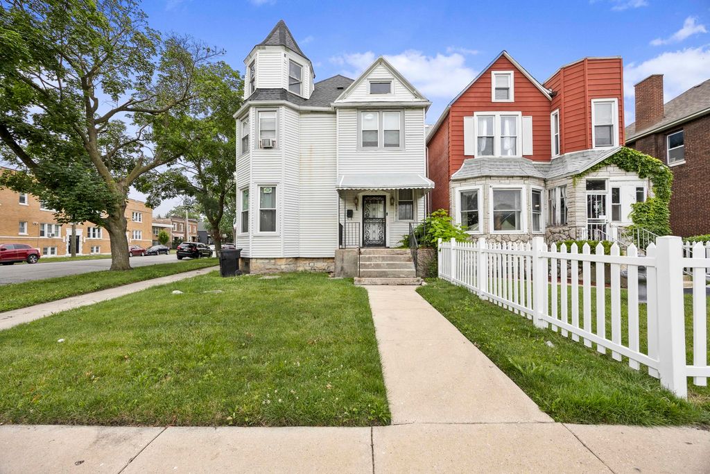 8956 S Dauphin Avenue, Chicago, IL 60619