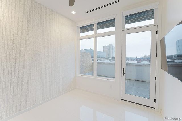 400 S Old Woodward Avenue 303, Birmingham, MI 48009