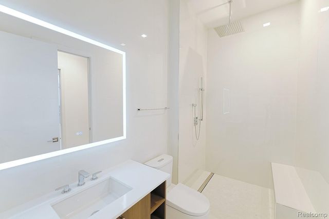 400 S Old Woodward Avenue 303, Birmingham, MI 48009