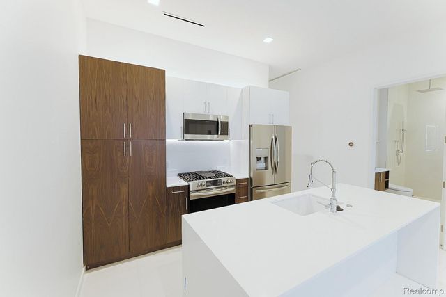 400 S Old Woodward Avenue 303, Birmingham, MI 48009