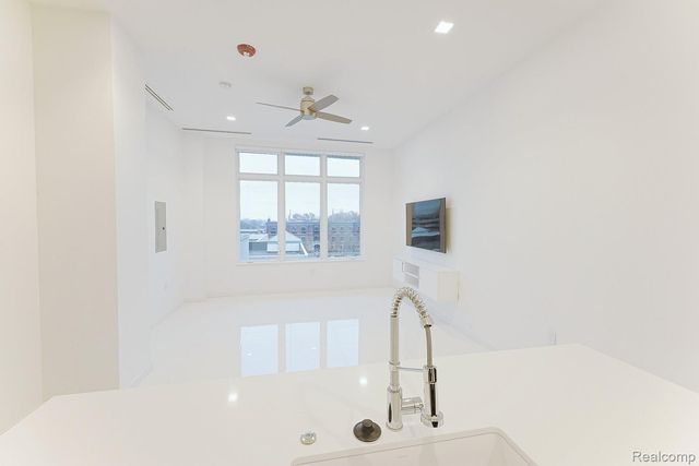 400 S Old Woodward Avenue 303, Birmingham, MI 48009