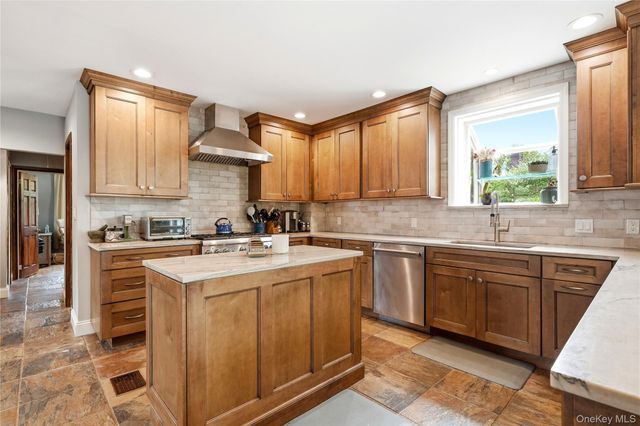 178 New Hampshire Avenue, Massapequa, NY 11758