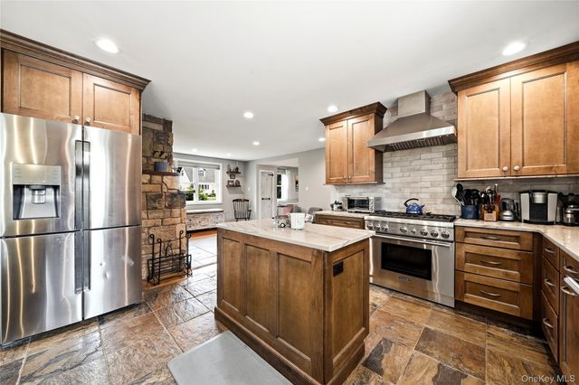 178 New Hampshire Avenue, Massapequa, NY 11758