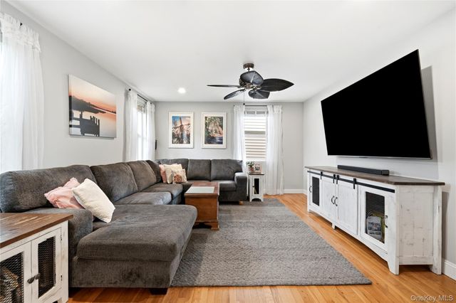 178 New Hampshire Avenue, Massapequa, NY 11758