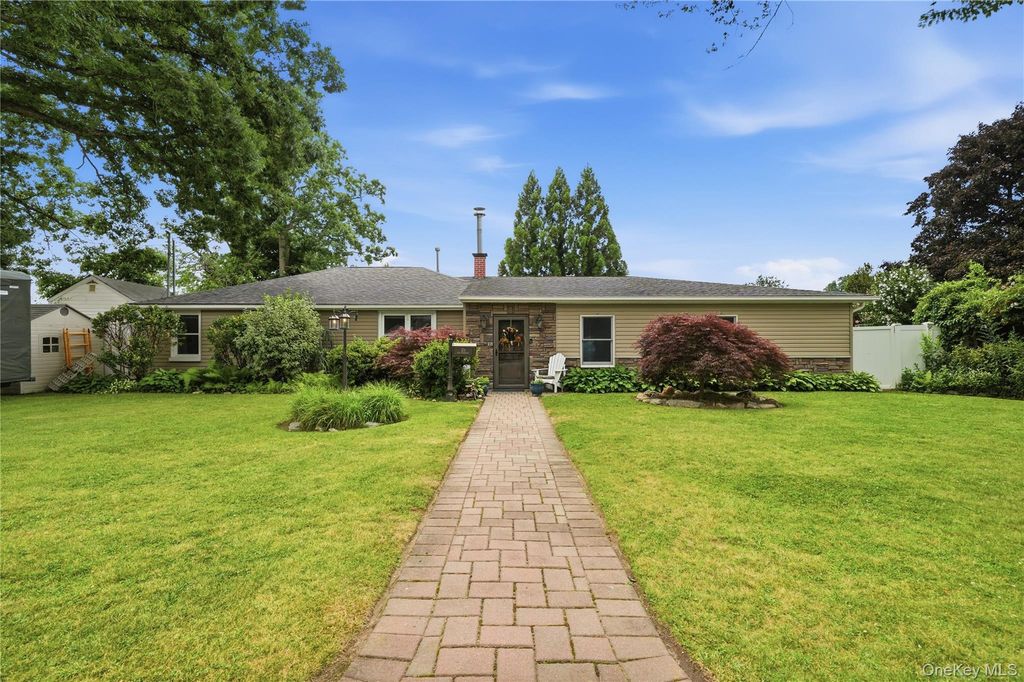 178 New Hampshire Avenue, Massapequa, NY 11758