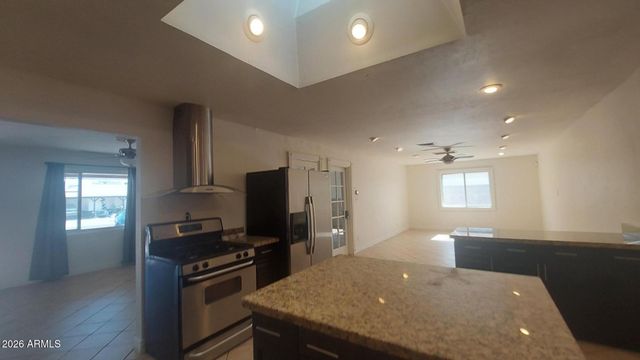 2448 W FREEWAY Lane, Phoenix, AZ 85021