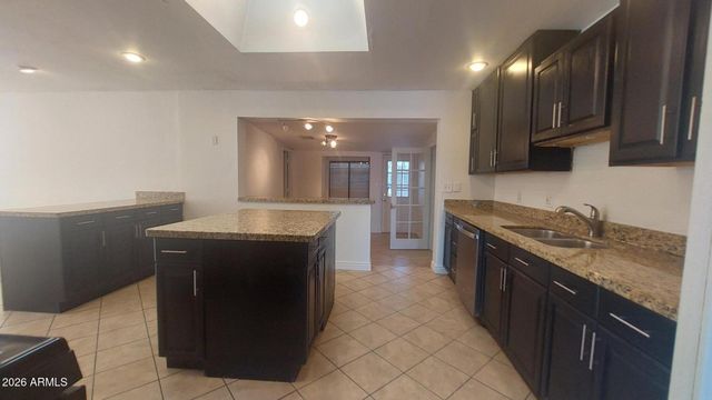 2448 W FREEWAY Lane, Phoenix, AZ 85021